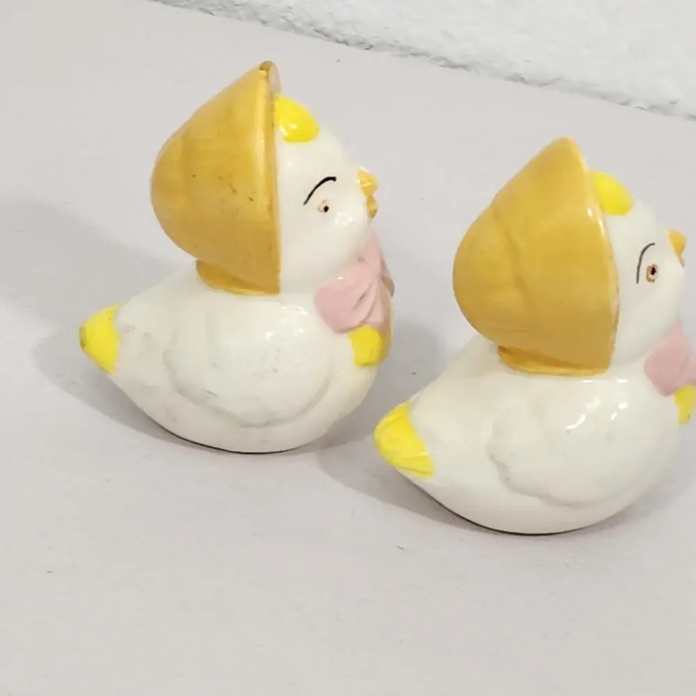Vtg Anthropomorphic Mini Baby Chicks Figures Cottage Decor Grandma Chicken Bird